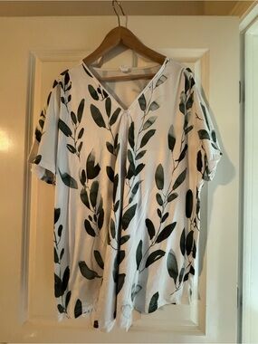 Women's White Short Sleeve V-Neck Top with zipper detail and Green Leaf Print